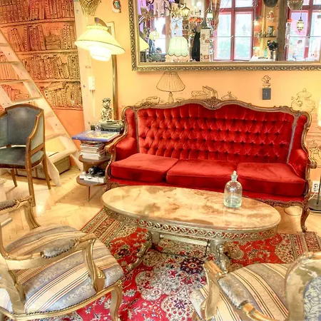 Lavender Circus Hostel, Doubles & Ensuites-3